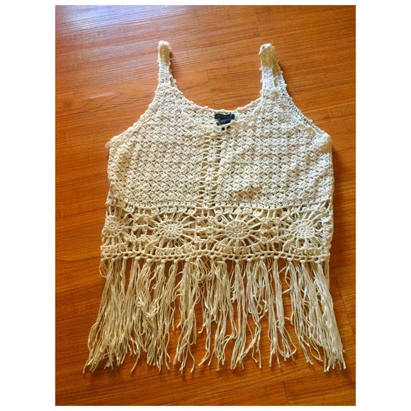 Tops - Bohemian crochet top with fringe, size L